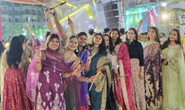 डांडिया की मस्ती में झूमा बेलीना, लोगों ने पार्टनर के साथ मचाया धमाल