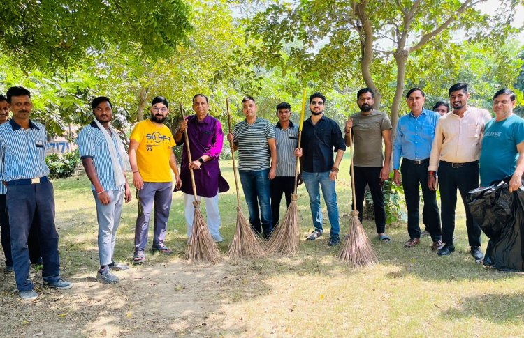 गांधी जयंती के अवसर पर पैरामाउंट इमोशंस सोसाइटी ने चलाया सफाई अभियान