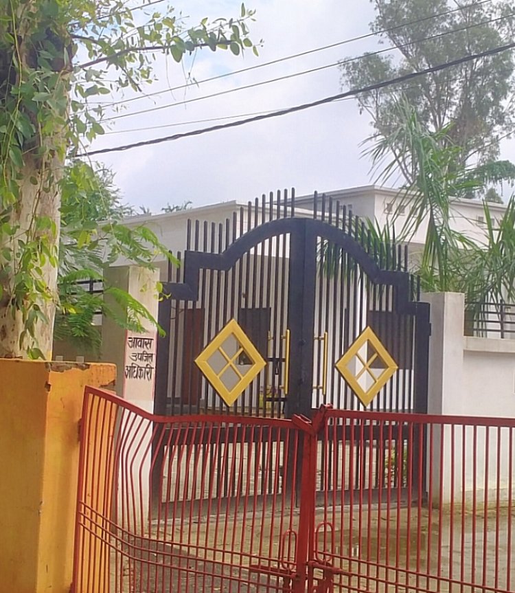 एसडीएम आवास में जाने से क्यों कतराते हैं साहब, शासनादेश का उड़ा रहे हैं धज्जियां