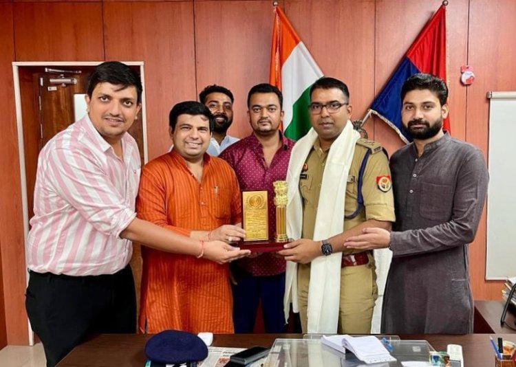 एसीपी रजनीश वर्मा को जनता की सेवा में अव्वल आने पर  'नोवरा सम्मान'