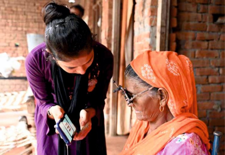 डॉ. श्रॉफ़्स चैरिटी आई हॉस्पिटल और स्टैंडर्ड चार्टर्ड बैंक ने एक दूरदर्शी साझेदारी की मदद से लाखों लोगों की दृष्टि वापस लौटाई