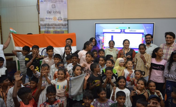 वंचित बच्चों के लिए भारत-पाकिस्तान विश्व कप मैच की स्क्रीनिंग की मेजबानी की