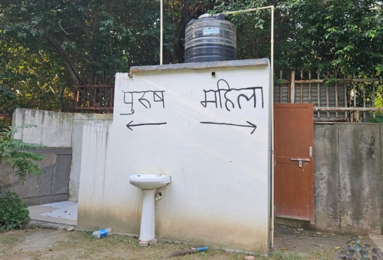 कवाड़ से बनाया यूरिनल ब्लॉक - पवन यादव