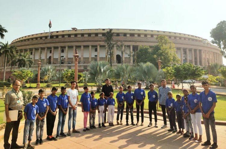 चैलेंजर्स ग्रुप ने संसद भवन का भ्रमण किया