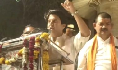 केंद्रीय मंत्री सिंधिया अपने ही समर्थकों और कार्यकर्ताओं पर झल्लाए, हेलीपैड पर खड़ा हो गया तमाशा