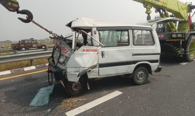 खड़े ट्रेलर में तेज रफ्तार में एम्बुलेंस ने मारा टक्कर, एक की मौत