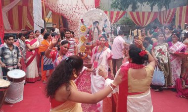 सिंदूर खेला के साथ हुआ काली पूजा का समापन