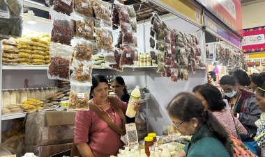 सरस मेले में साऊथ इंडिया व कर्नाटक और केरल के ट्रेडिशनल के सामानों की जमकर हो रही जमकर खरीदारी