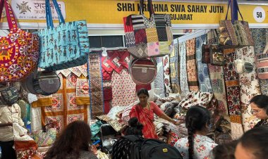 सरस मेले में गुजराती खाखड़ा, साड़ी व अन्य हेंडीक्राफ्ट तथा हेंडलूमम सामानों की जमकर खरीदारी