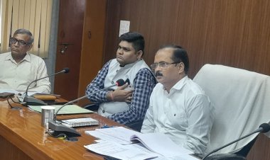अपनी कार्यशैली में सुधार करें या कार्यवाही को तैयार रहे अधिकारी कर्मचारी सीडीओ ने चेताया