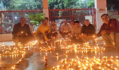 1100 दीप जलाकर मनाई गई देव दीपावली