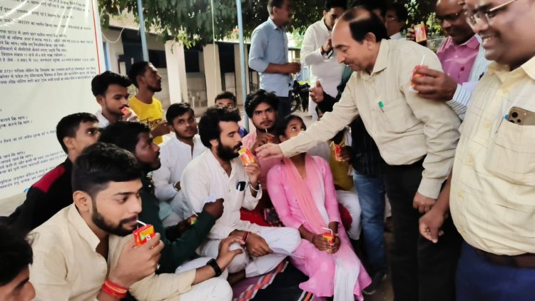 पीजी कॉलेज में चल रहा छात्रों का धरना समाप्त, कालेज प्रशासन झुंका