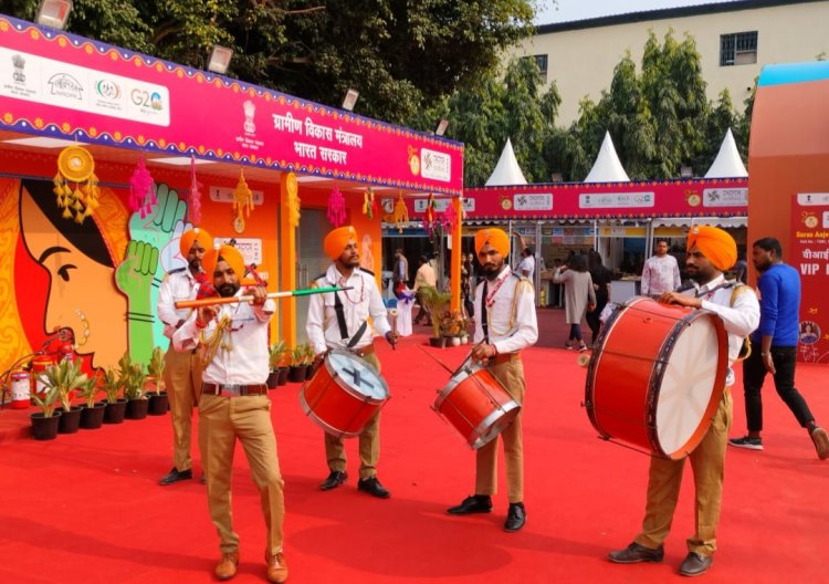 सरस आजीविका मेला : पश्चिम बंगाल की ब्लॉक प्रिंट किया हुआ स्कर्ट, रैपर, प्लाजो, फ्रॉक के स्टॉल पर हुई जमकर खरीदारी