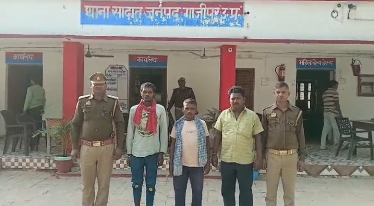 पिकअप में लदे गौवंश के साथ तीन तस्कर गिरफ्तार 