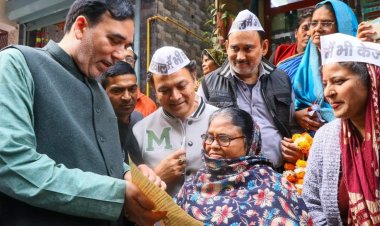 आम आदमी पार्टी का 'मैं भी केजरीवाल' हस्ताक्षर अभियान शुरू