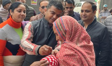 बच्चों को ‘दो बूंद जिंदगी की’ पिलाकर जिलाधिकारी ने किया पल्स पोलियो अभियान शुभारंभ