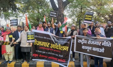 बेरोजगारी के खिलाफ राष्ट्रीय रोजगार नीति कानून बनवाने के लिए जन्तर मंतर पहुंचे सैकड़ो अनशनकारियों को पुलिस ने किया गिरफ्तार