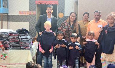 बी.एस. फाउंडेशन एवं नवरत्न फाउंडेशन ने बच्चों को किए स्वेटर वितरण