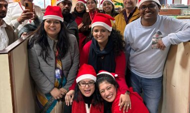 शारदा यूनिवर्सिटी के टीचर्स बने साँटा 