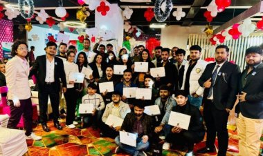 क्रिसमस की पूर्व संध्या पर ‘नाज़’ की प्रस्तुति ने बांधा समां, झूमें छात्र