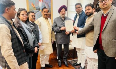 ग्रेनो वेस्ट मेट्रो कॉरिडोर परियोजना के लंबित विषय के संबंध में आवासन एवं शहरी विकास मंत्री को सौंपा पत्र