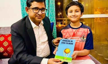 10 साल का फुटबॉल आदित अग्रवाल, जो फुटबॉल में अच्छा स्कोर बनता है