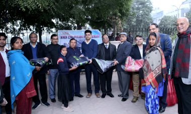 नोएडा मैनेजमेंट एसोसिएशन ने बांटे जरूरतमंदों को कंबल