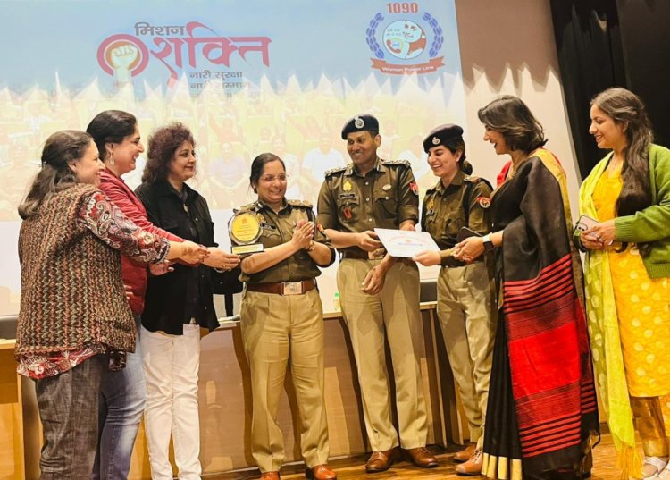 नारी प्रगति सोशल फाउंडेशन को पुलिस कमिश्नर लक्ष्मी सिंह ने किया सम्मानित