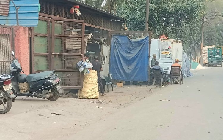 पूर्व मुख्यमंत्री एन.डी. तिवारी द्वारा खोली गई कैंटीन पर अवैध कब्जा