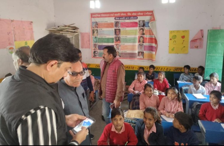 18 वर्षों से छात्रों के बैठने के लिए नहीं था फर्नीचर, सांसद महेश शर्मा ने कराया उपलब्ध