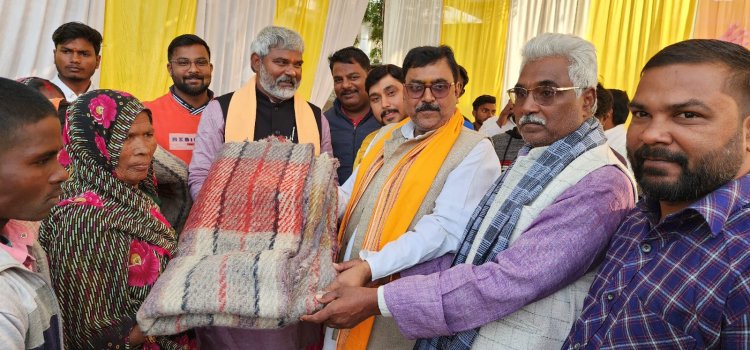 भाजपा नेता के जन्मदिन पर हुआ कम्बल वितरण का अयोजन