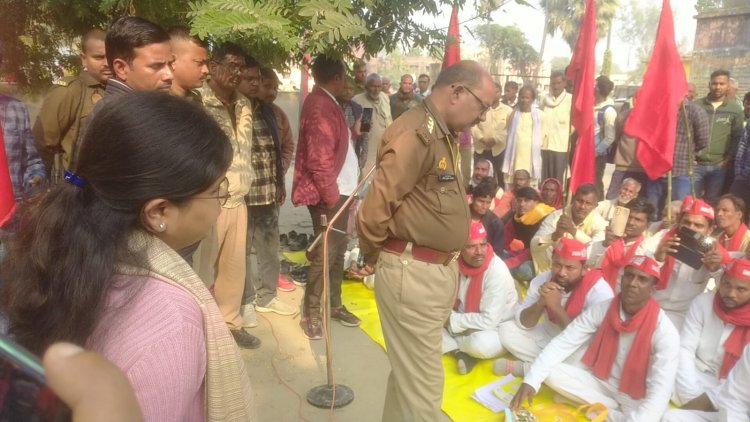 मोदी सरकार अंग्रेजो के रास्ते पर चल रही है - अवधेश बागी