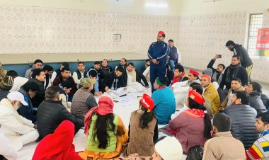 सपा नोएडा महानगर की मासिक बैठक में आगामी लोकसभा चुनाव पर हुई चर्चा