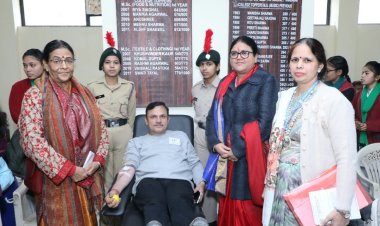 विद्यावती मुकन्दलाल गर्ल्स कॉलिज में हुआ रक्तदान मेले का हुआ आयोजन