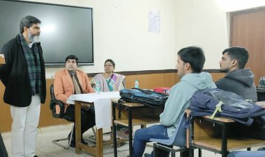 डॉ. रोहित द्विवेदी ने छात्रों को 'चैट जीपीटी के युग में प्रबंधकीय गुणवत्ता पर विस्तार' विषय पर दिया व्याख्यान