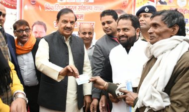 विकसित भारत संकल्प यात्रा के अंतर्गत डॉ महेश शर्मा ने कल्याणकारी योजनाओं से कराया अवगत