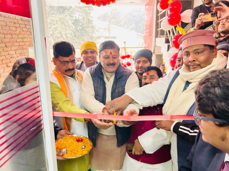 एक्सिस बैंक के नई शाखा का विधायक वीरेन्द्र यादव ने किया उदघाटन 