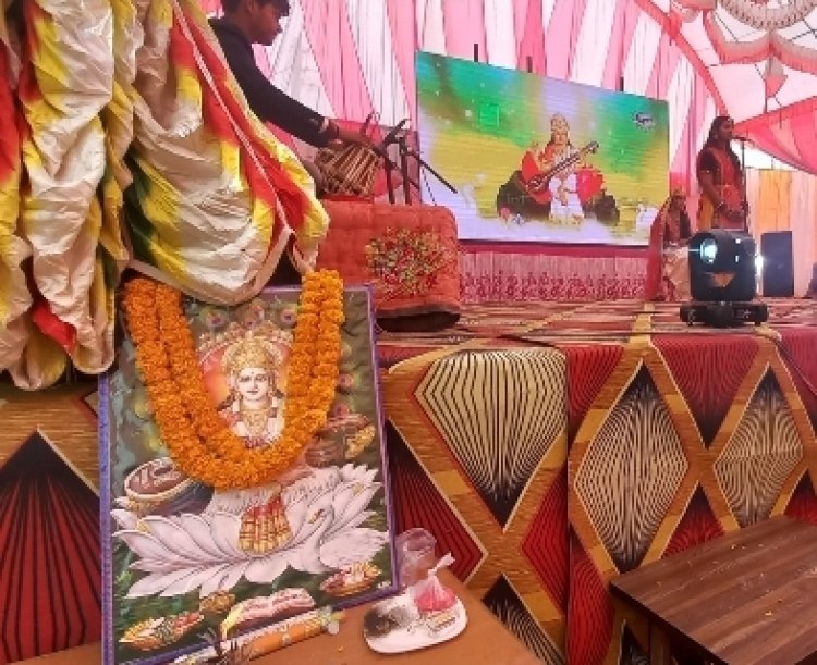 आत्म प्रकाश आदर्श महाविद्यालय में गणतंत्र दिवस पर राम आएंगे सुनते ही छात्र छात्राओं ने किया जय श्री राम का जयघोष