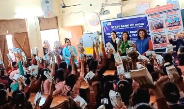 छात्राओं को पुनः प्रयोज्य पैड का हुआ वितरण