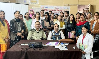 नियमित टीकाकरण के बारे में एएनएम को दिया गया प्रशिक्षण