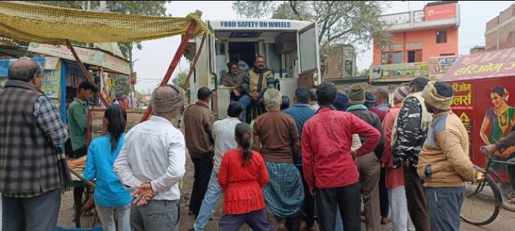 हंसराजपुर , मनिहारी मोड़ पर 40 खाद्य पदार्थों के लिए गए नमुने,  दुकानदारों में मचा हड़कंप