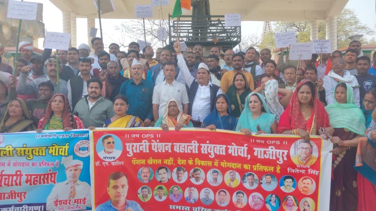 पुरानी पेंशन बहाली के कर्मचारी व शिक्षक संगठनो ने एतिहासिक पद यात्रा निकालकर किया, शक्ति प्रदर्शन