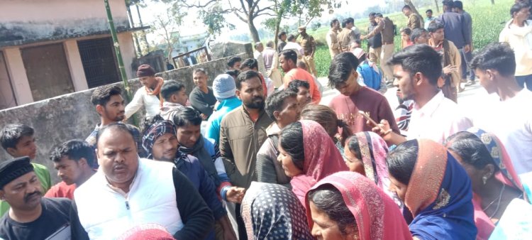 संत शिरोमणि रविदास की मूर्ति का हाथ टूटने से ग्रामीण आक्रोशित, धमकी पुलिस