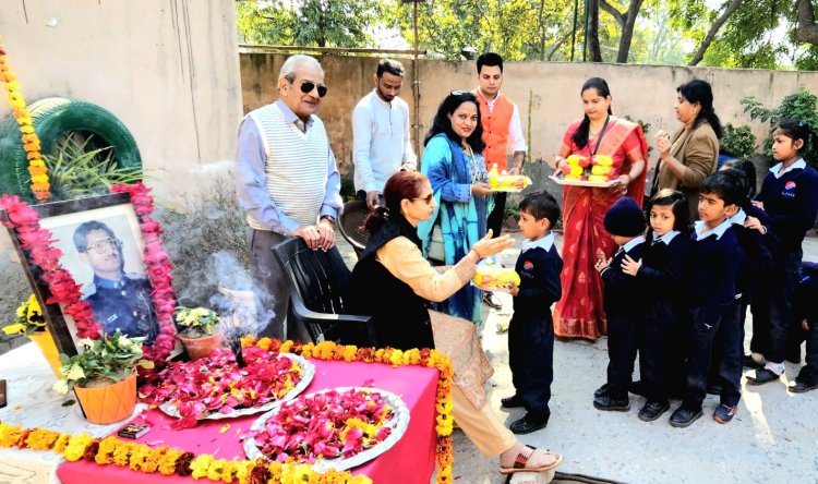 शहीद कैप्टन शशि कांत शर्मा का जनमदिन जरुरत मंद  बच्चों की बीच बिता