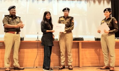 चैलेंजर्स ग्रुप को नोएडा पुलिस ने किया सम्मानित