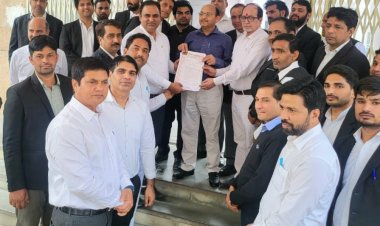 सरकार की योजना गड्ढा मुक्त रोड का पालन करें लापरवाह अधिकारी- ओमवीर सिंह