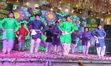 होली मिलन समारोह में नन्हें स्कूली बच्चों द्वारा फूलों की होली रही आकर्षण का केन्द्र