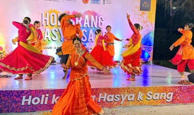 गीत, नृत्य और हास्य परिहास के साथ मना फागुन उत्सव