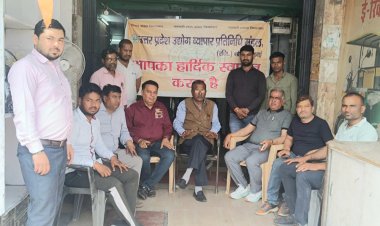 सभी छोटे - बड़े बाजारों में मतदाता जागरूकता के स्टीकर और बैनर लगाये जाएगे - नरेश कुच्छल