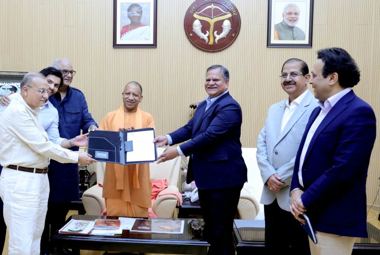 बोनी कपूर अपने फिल्म प्रोजेक्ट को लेकर मुख्यमंत्री योगी आदित्य नाथ से मिले